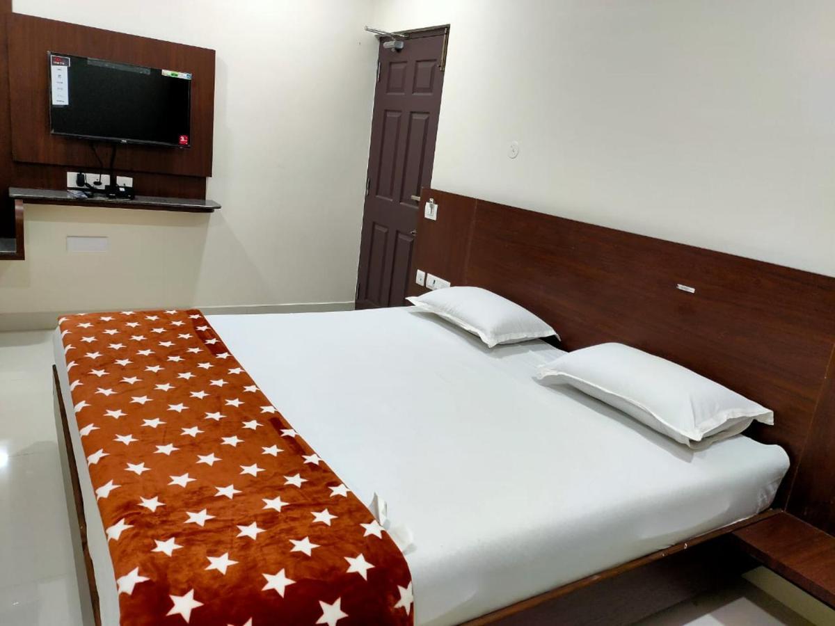 Sri Krishna Residency Hotel Eluru Ngoại thất bức ảnh